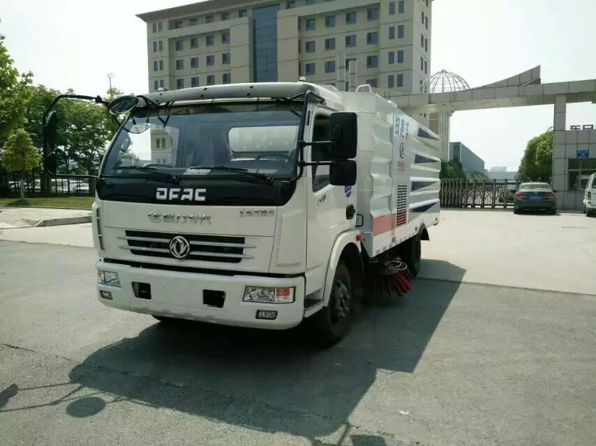 東風(fēng)大多利卡8吸塵車(chē)-8方吸塵車(chē) 東風(fēng)大多利卡8吸塵車(chē)-8方吸塵車(chē)