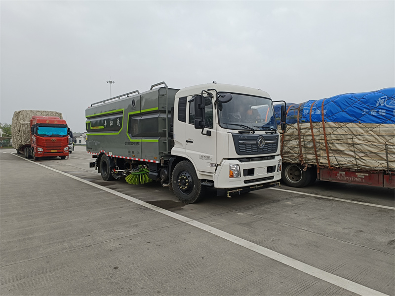 東風(fēng)天錦康明斯230匹馬力清掃車(chē)-東風(fēng)天錦洗掃車(chē)廠(chǎng)家介紹 東風(fēng)天錦康明斯230匹馬力清掃車(chē)-東風(fēng)天錦洗掃車(chē)廠(chǎng)家介紹